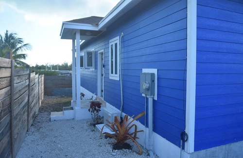 Farmer's Hill House | Beach Access House. With Beach Supplies.