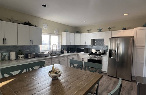 Alice Town House | Beach front vacation rental - perfect for families!