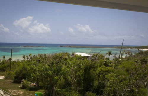 Clarence Town House | Beach House At Dean's Blue Hole - Walking Distance To The Blue Hole!