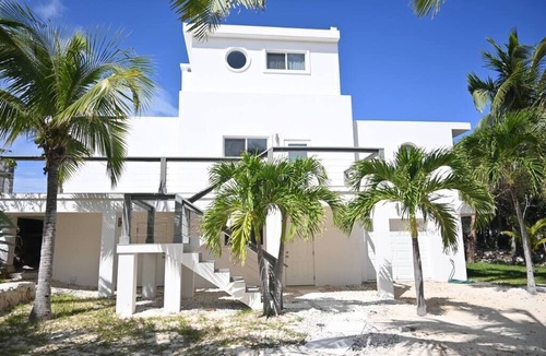 South Palmetto Point House | Beach House on cove of Ten Bay Beach