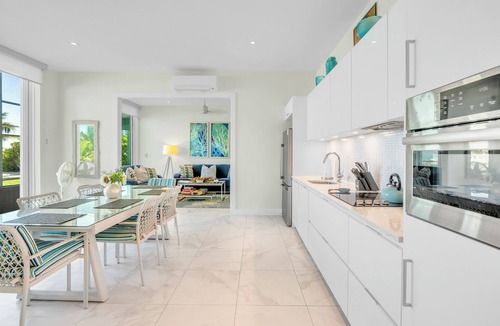 Jimmy Hill Villa | Beach Villa Steps from the Beach Luxury Stay Private Pool 2 miles from airport