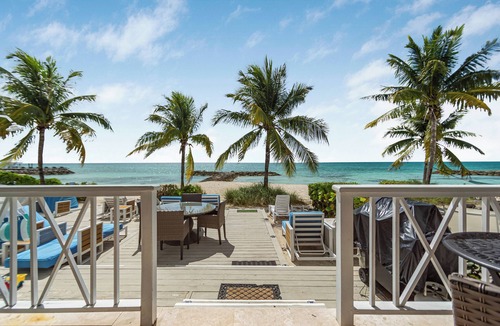 Palm Cay House | Beachfront 4 Bedroom Luxury Villa Directly On White Sand Beach