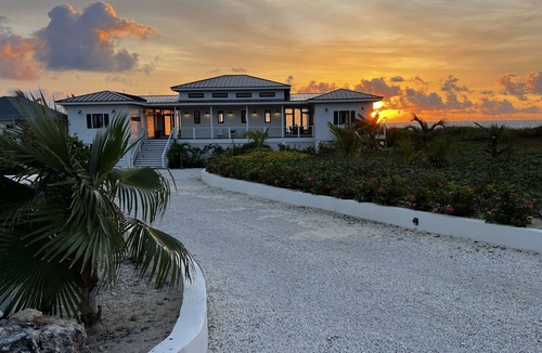 Farmer's Hill House | BeauSoleil Beach House, Luxury Private Ocean Front with Infinity Pool/Hot Tub