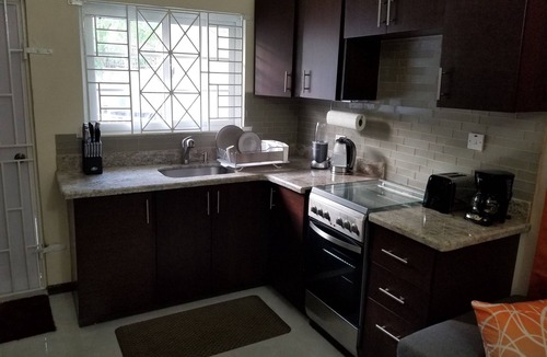 Eastwood Park Apartment | Beautiful 1 bedroom suite