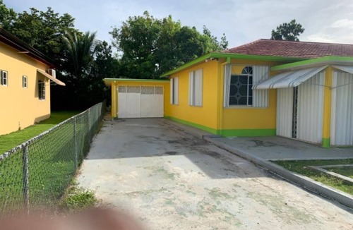 Santa Cruz House | Beautiful 2 bedrooms, 1 bathroom sleep 6 people close to the Town of Santa Cruz