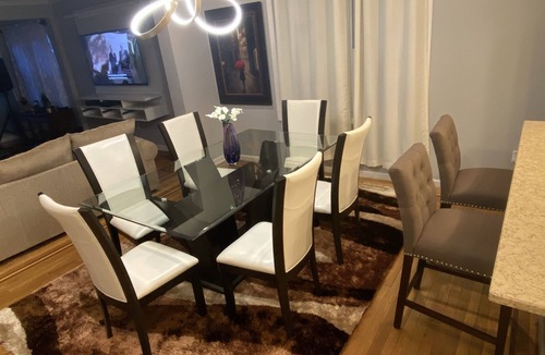 Williamsbridge House | Beautiful 3 level home free parking and self check in