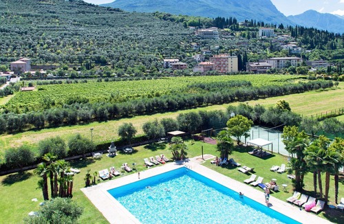 Riva del Garda Apartment | Beautiful apartment for 4 people with WIFI, pool, TV and balcony