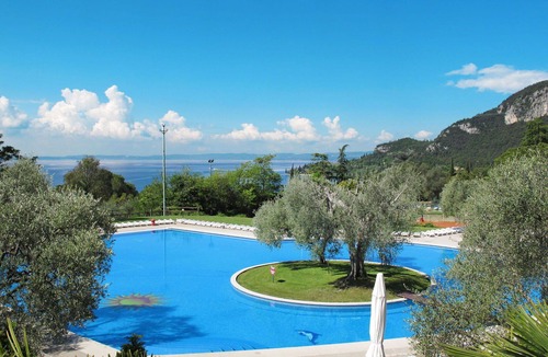 Corno Apartment | Beautiful apartment for 4 people with A/C, pool, WIFI, TV and patio