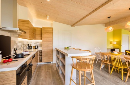 Bailly-Romainvilliers House | Beautiful apartment in villa for 8 people with WIFI, pool, TV, terrace and parking
