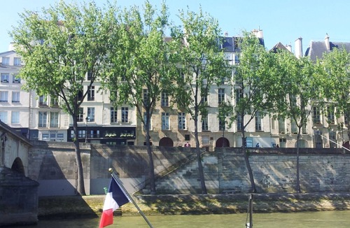 Les Iles Apartment | Beautiful Apartment on the Ile Saint-Louis
