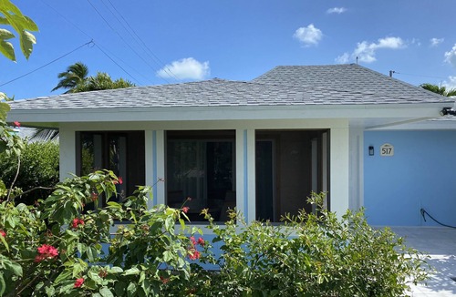 Treasure Cay Villa | Beautiful Beach Villa with a Screened in Porch 2BR - 2 BA - October Special!