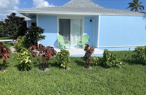 Treasure Cay Villa | Beautiful Beach Villa with a Screened in Porch 2BR - 2 BA - October Special!