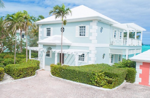 George Town Villa | Beautiful Beachfront Villa Located 15 Mins Walk To The Town