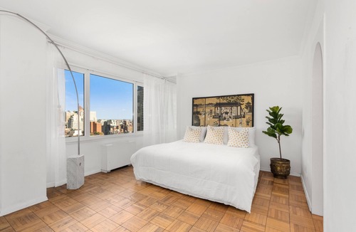 Sutton Place Apartment | Beautiful Bright High Floor Sparkling Modern Studio Apartment
