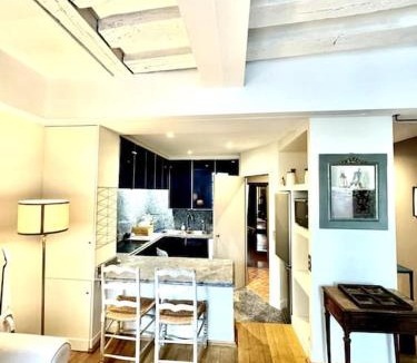 Saint-Germain-des-Pres Apartment | Beautiful flat in Saint-Germain