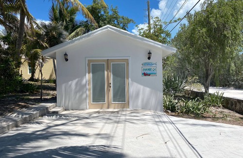 Tar Bay House | Beautiful House on the beach. Come and enjoy your paradise vacation!