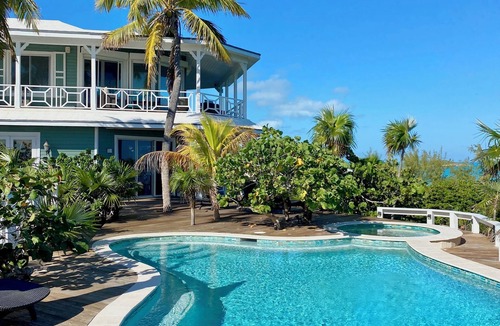 William's Town House | Beautiful Lt. Exuma Oceanfront 4 bed/4.5 Bath House with Pool/Hot tub/Sleeps10
