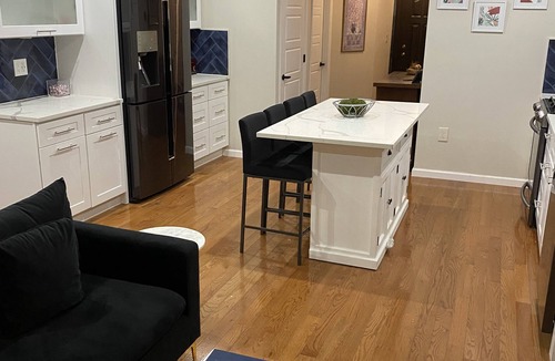 Brooklyn House | Beautiful Spacious - 2 bedroom, Main Floor Apartment, Backyard and Free Parking