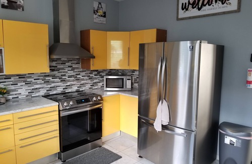 Bahamia West House | Beautiful Townhome on canal with dock slip, 2 min drive to the beach