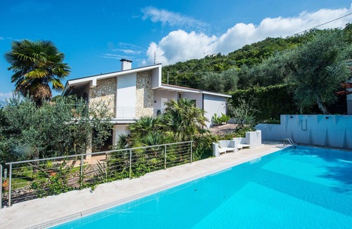 Frader Villa | Beautiful villa with stunning lake view