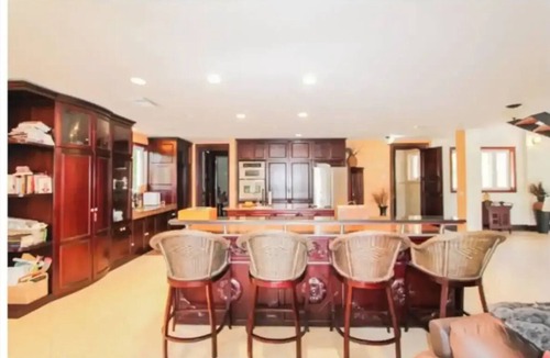 Windsor Park Villa | Beautiful Villa with Beach Access
