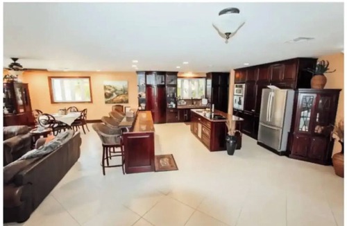 Windsor Park Villa | Beautiful Villa with Beach Access