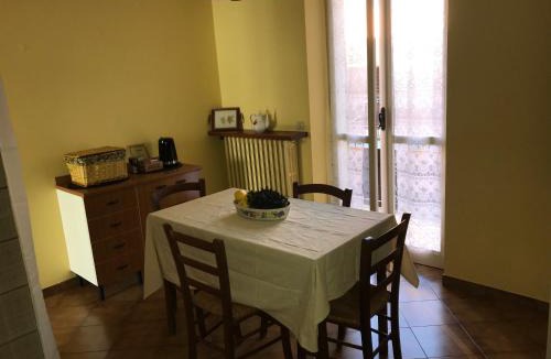 La Morra Apartment | Bed & Roses “Gege”