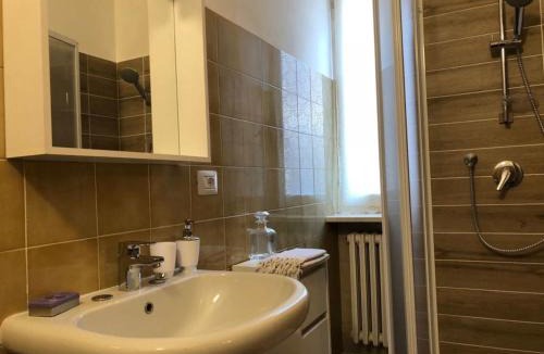 La Morra Apartment | Bed & Roses “Gege”