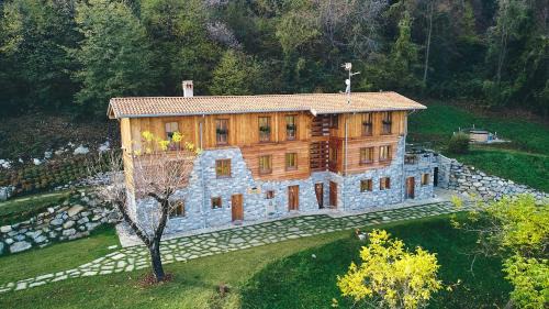 Civenna Ski Chalet | Bellagio Baita treeb