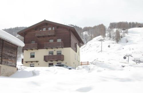San Rocco Ski Chalet | Belvilla by OYO Carosello App Alba