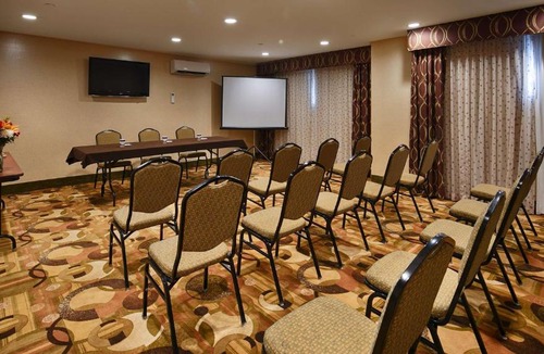 Crown Heights Hotel | Best Western PLUS Arena Hotel
