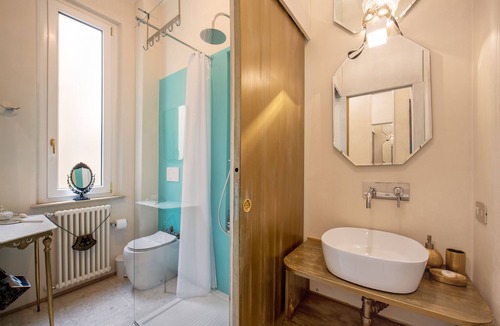 Citta Antica Apartment | Billie's Flat White - art & design apt in Verona historic center