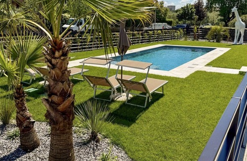 Moniga del Garda Apartment | Black Lady- Ariom Apartments