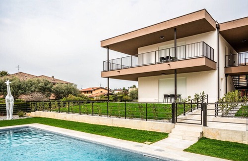Moniga del Garda Apartment | Black Lady- Ariom Apartments