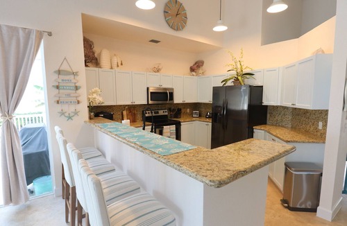 Alice Town House | Bliss On The Bay; Private Bayfront Home
