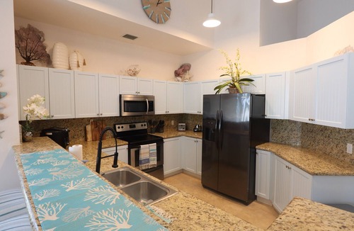 Alice Town House | Bliss On The Bay; Private Bayfront Home