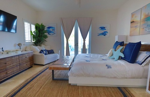 Alice Town House | Bliss On The Bay; Private Bayfront Home