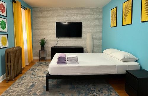 Harlem Apartment | Blue style Room