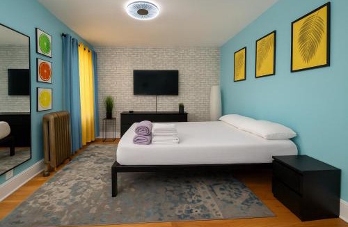 Harlem Apartment | Blue style Room
