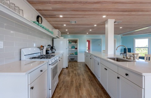 Hope Town Villa | Blue Tang - Newly Renovated Bahamian Villa, minutes to the ocean!