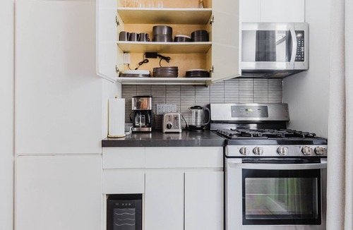 East Village Apartment | Blueground | Lower East Side, AC, nr Katz's