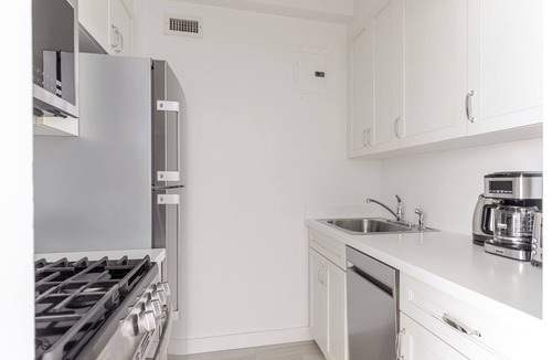 Sutton Place Apartment | Blueground | Midtown East, doorman, nr MoMA