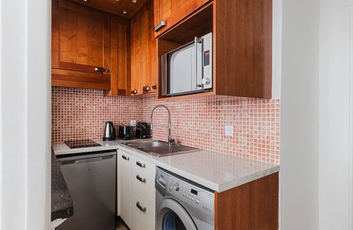 Quartier de la Monnaie Apartment | Blueground | Porte Dauphine, elev, nr metro