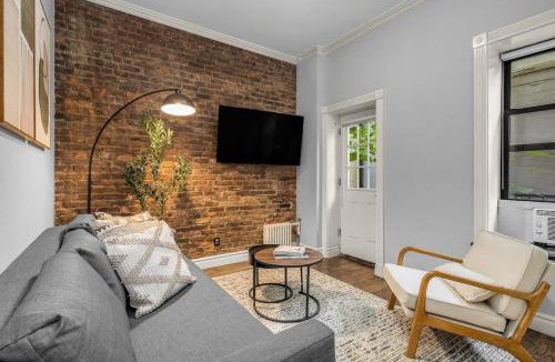 Nolita Apartment | Bold Manhattan Base in Prime Nolita
