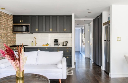 Downtown Brooklyn House | BOND TOWNHOUSE NEW YORK - serviced luxury stays in boutique townhouses-gardens
