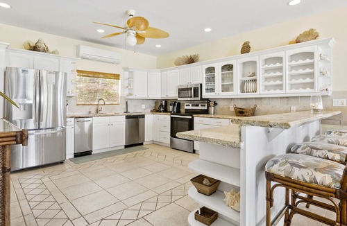 Tar Bay House | Bougainvillea House Offers a relaxed approach to luxury living