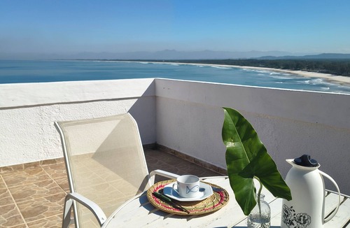 Barra de Guaratiba House | House with beautiful sea view, 5 minutes from the beach and trails of Barra de Guaratiba