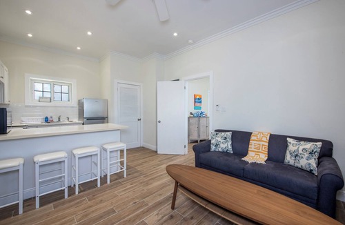 North Palmetto Point House | Brand New Banks Road Estate w/Heated Pool on Pink Sand Poponi Beach