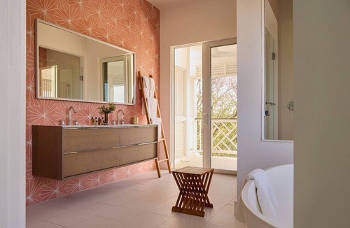 Dunmore Town House | Brett's House/with pool in fabulous Dunmore Town with luxury hotel amenities