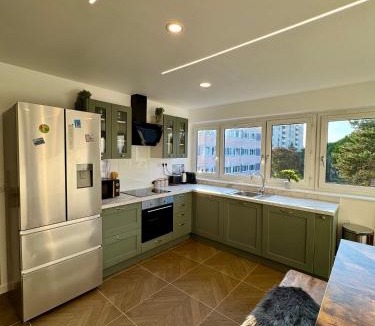 Chevilly-Larue Apartment | Bright and Spacious 4BR family apt I 10 min to metro, 15 minutes to Orly Airport